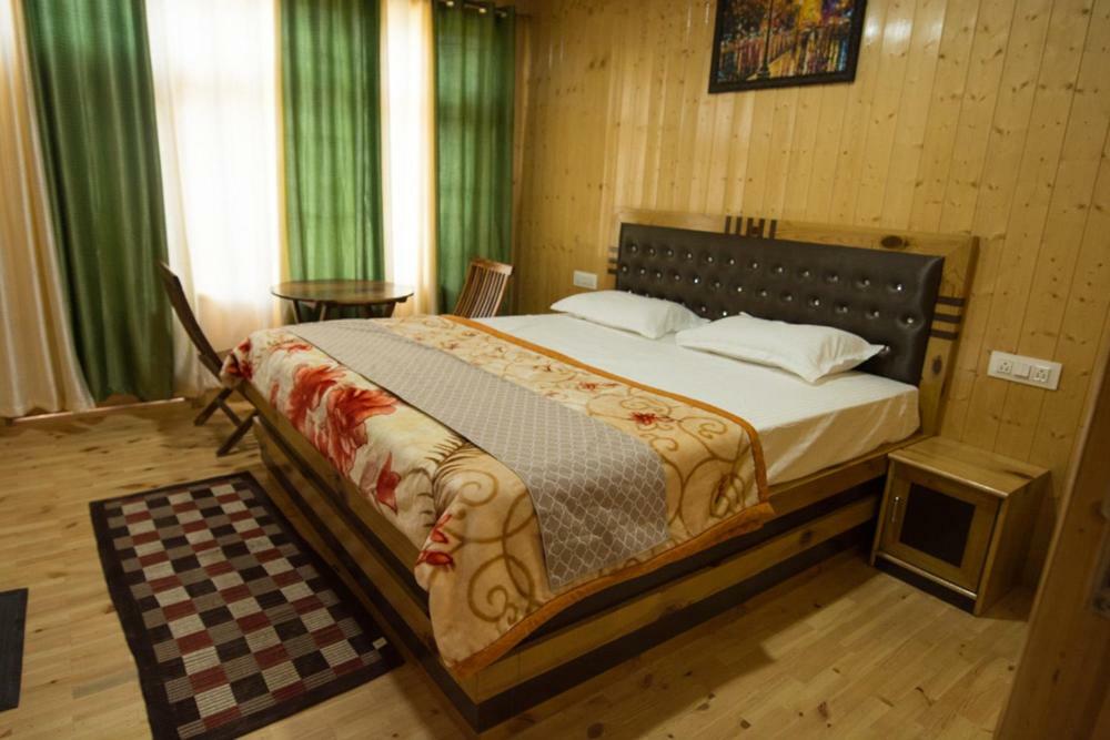 Hotel The Alpinist Cafe And Retreat Kaza Zewnętrze zdjęcie