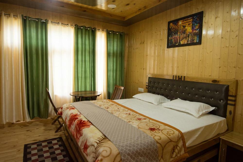 Hotel The Alpinist Cafe And Retreat Kaza Zewnętrze zdjęcie